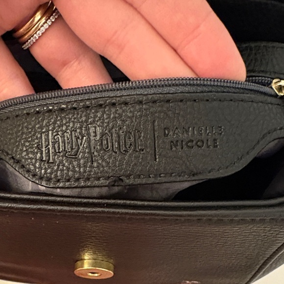 Danielle Nicole x Harry Potter Hufflepuff Backpack - Picture 2 of 7